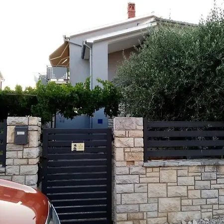 Sanda Apartman *